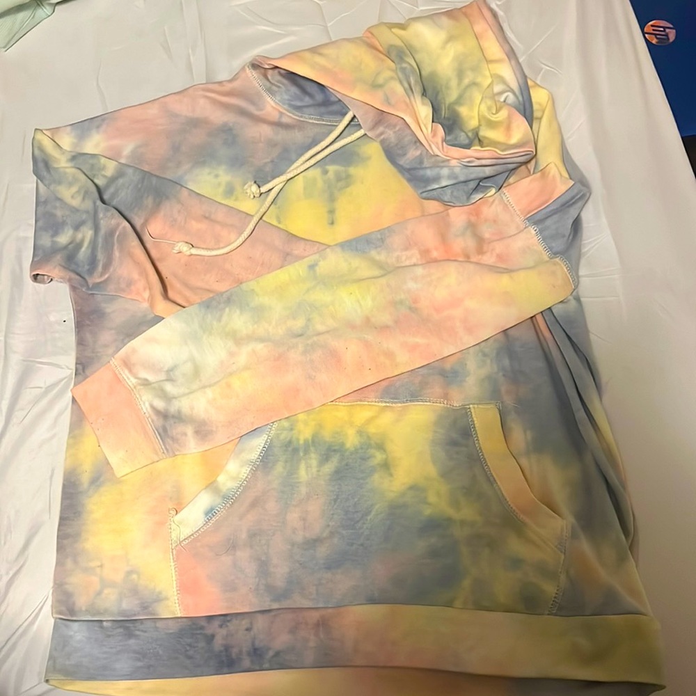 Large tie dye hoodie meraki